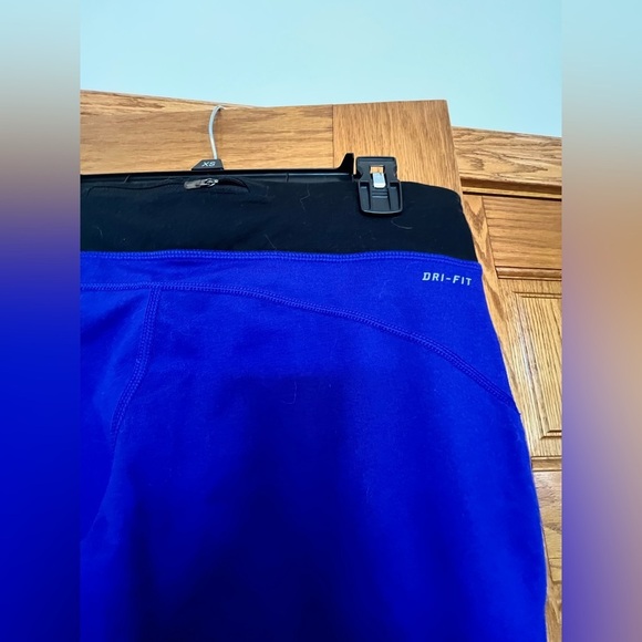 Nike - Dri-Fit Capri Leggings - Picture 6 of 7